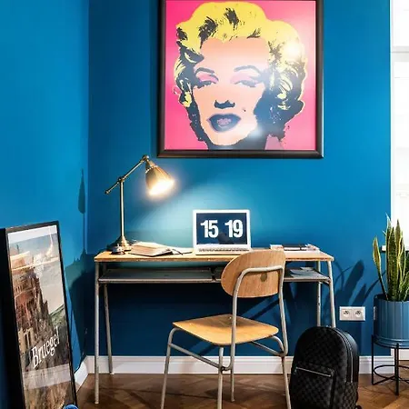 Private Design Old Town Apartment