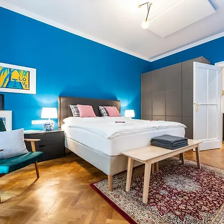 Private Design Old Town Apartment *